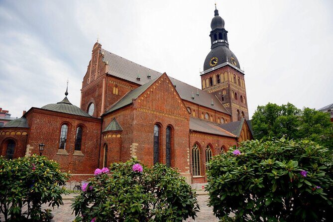 Private Riga Old Town Walking Tour - House of the Black Heads: the facade you’ll recognize later
