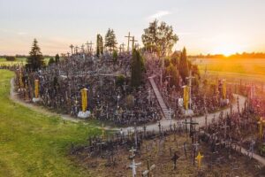 Riga: Hill of Crosses & Guided Rundale Palace with Bauska Castle - Morning start: Riga Cathedral meeting point and the ride out