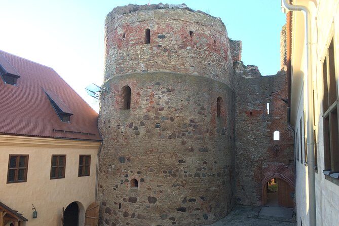 Tour from Riga to Vilnius: Bauska Castle, Rundale Palace and The Hill of Crosses - Rundale Palace Museum: Baroque and Rococo grandeur on a practical timeline