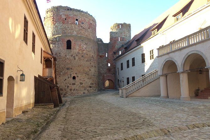 Tour from Riga to Vilnius: Bauska Castle, Rundale Palace and The Hill of Crosses - The driver-guide experience: what to expect from the ride